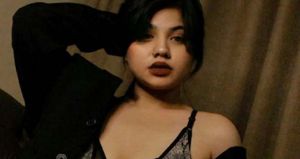 Ditangkap Pakai Lingerie Warna Ungu, Video Penangkapan Dea Onlyfans Langsung Viral, Simak Profilnya