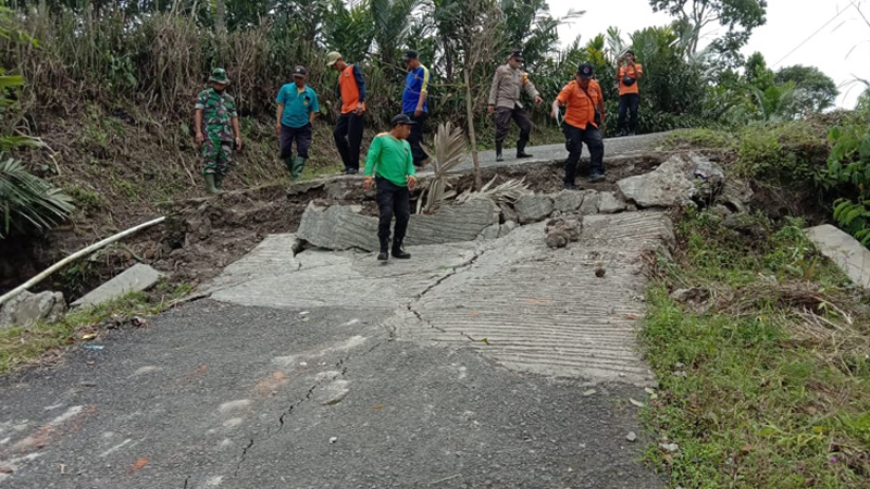 Bencana Tanah Gerak di Karangnangka Rusak Akses Jalan dan Rumah Warga