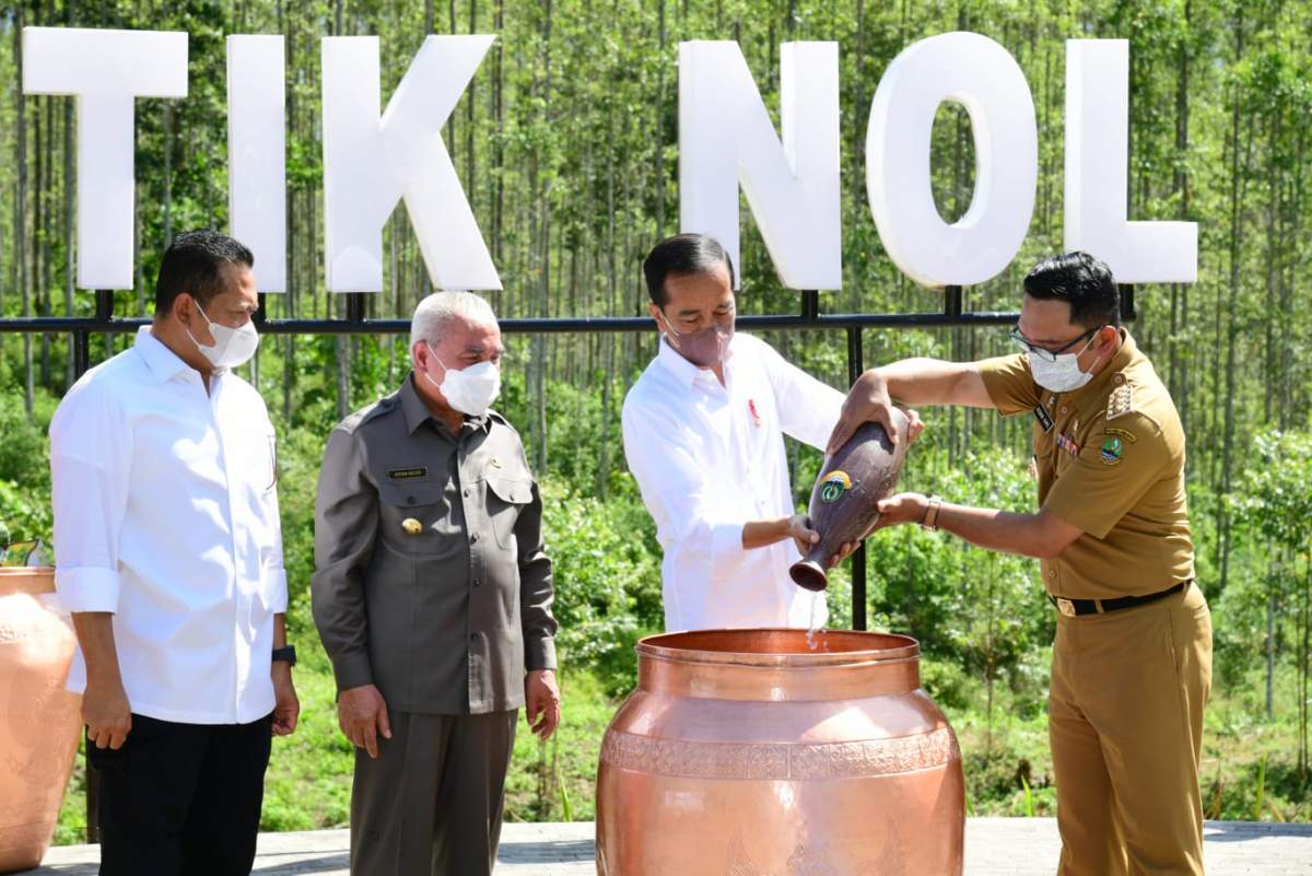 Ridwan Kamil Serahkan Air dan Tanah 27 Kabupaten/Kota Dukung IKN Nusantara