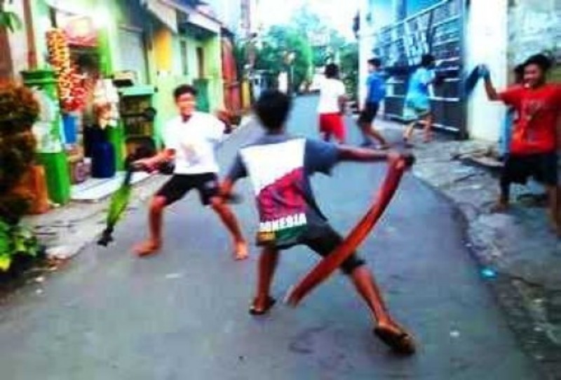 Tawuran Sarung Tewaskan Satu Remaja, Ini Isi Sarungnya