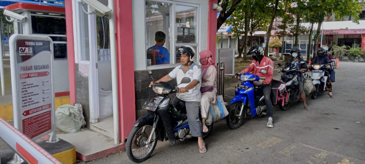 Tarif Parkir Segamas Naik Sepihak, Pedagang dan Pembeli Ancam Demo Jika Tidak Diturunkan