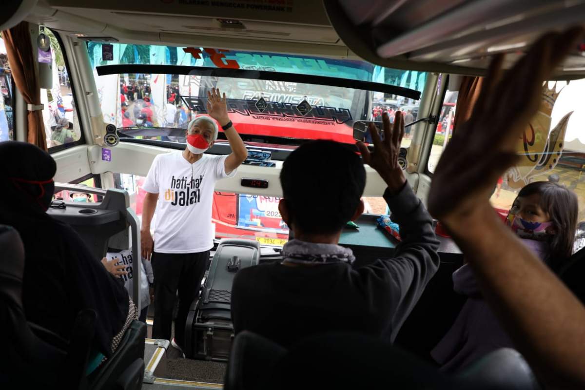 Ganjar Lepas 5.748 Pemudik ke Jateng