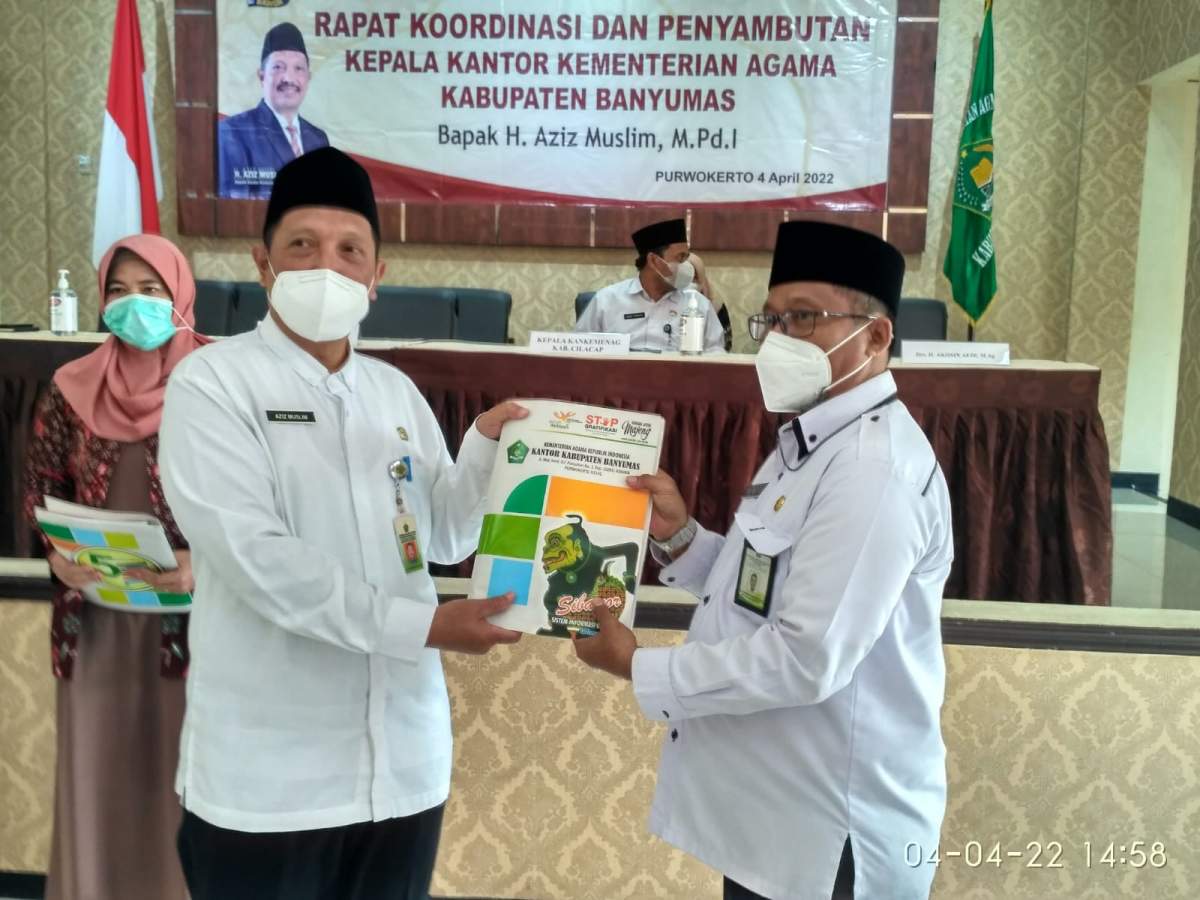 KaKanKemenag Cilacap Antar H Aziz Muslim Ke Banyumas