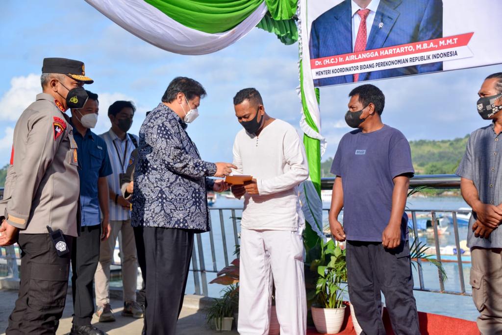 Airlangga: Semoga Bantuan Tunai Jadi Kado Indah di Hari Nelayan Nasional
