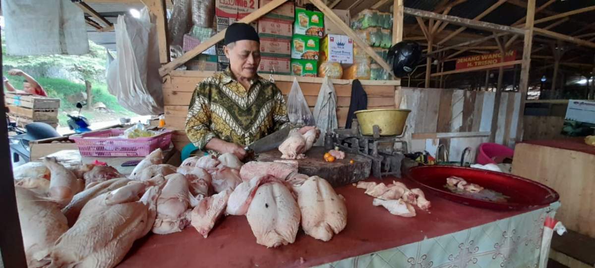 Harga Daging Ayam Merangkak Naik di Banjarnegara