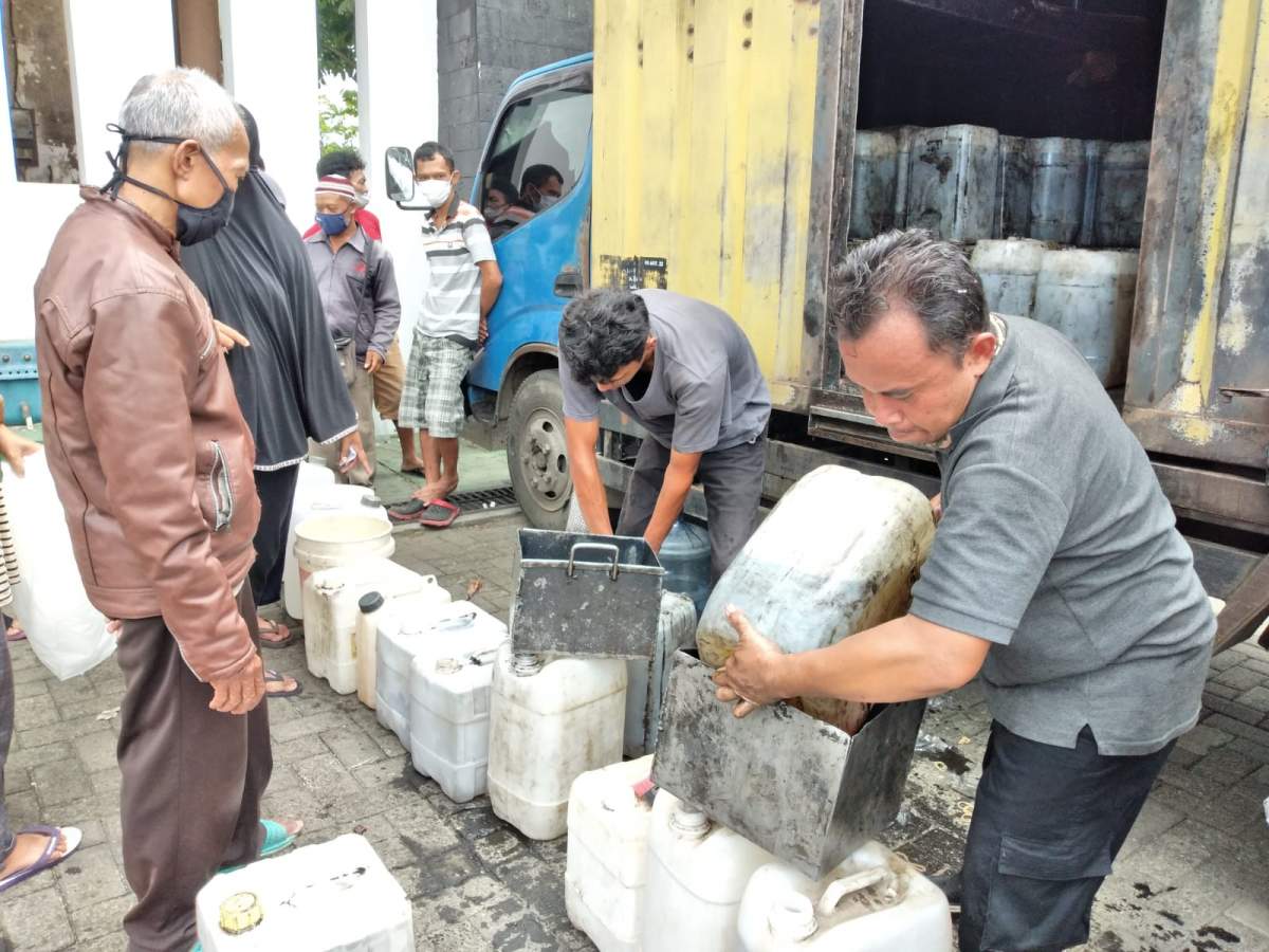 Operasi Pasar Migor Curah Diserbu Pedagang Pasar Manis dan Wage