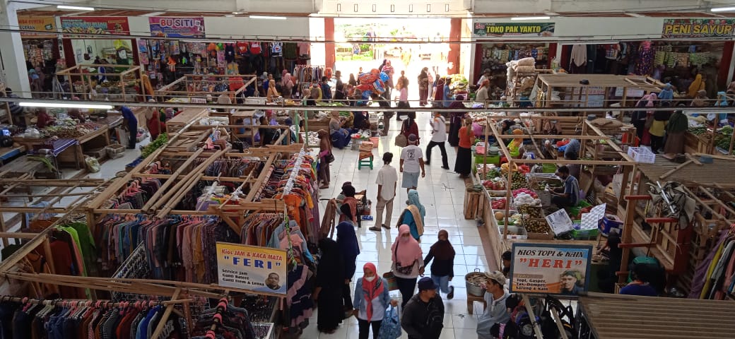 Kunjungan ke Pasar Tambak Meningkat, Pedagang Kembali Jualan