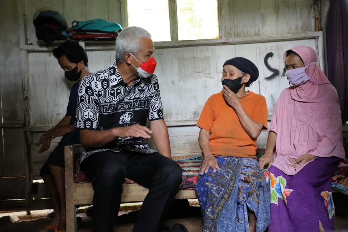 Ngabuburit di Banyumas, Ganjar Bedah Rumah Pencari Kroto dan Kuli Bangunan
