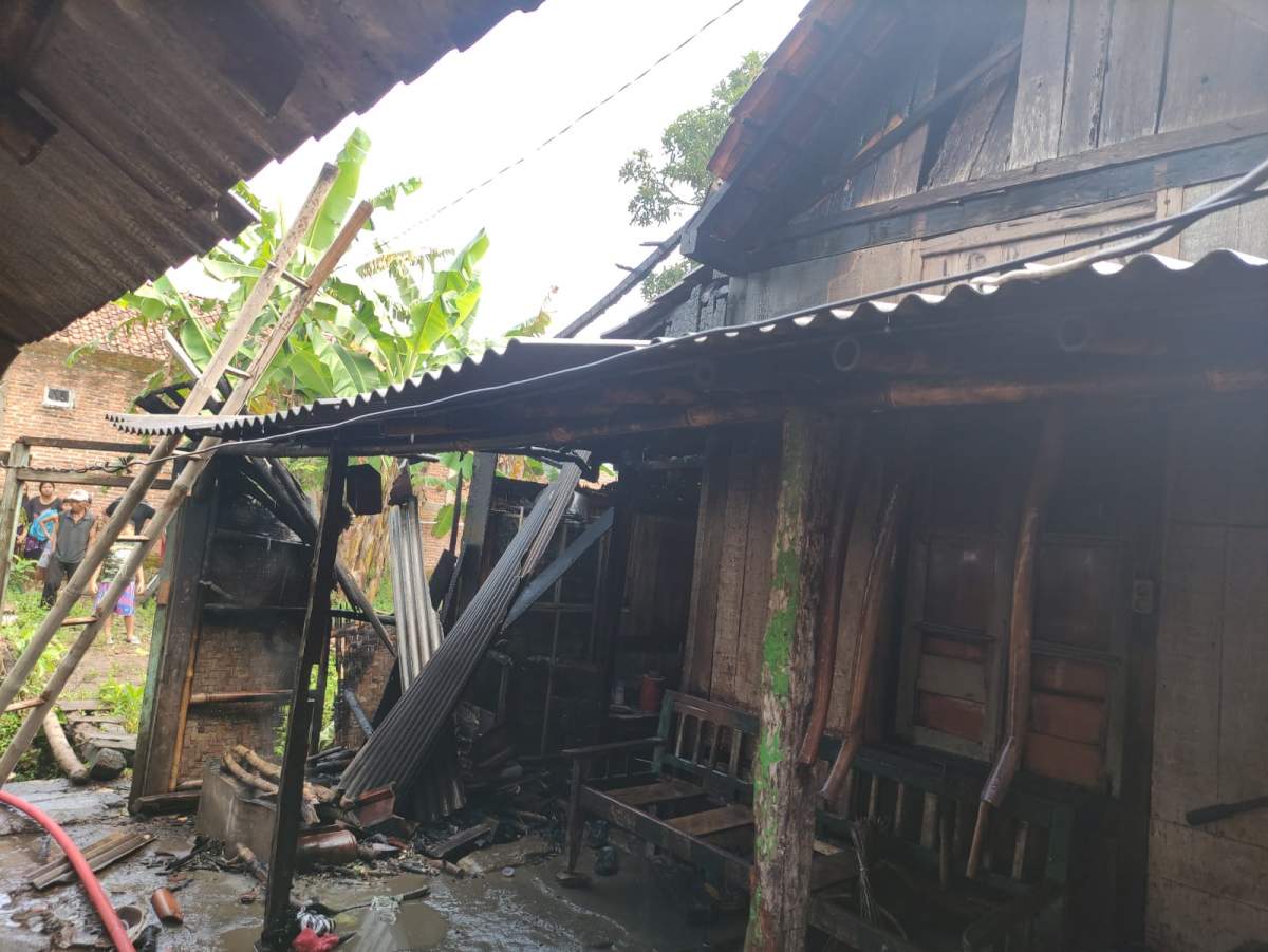 Lupa Matikan Tungku, Rumah di Kelapagading Wangon Terbakar