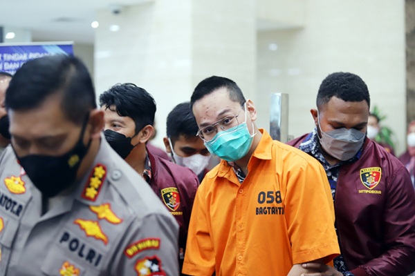 Ibunda Indra Kenz Dicecar 20 Pertanyaan Penyidik