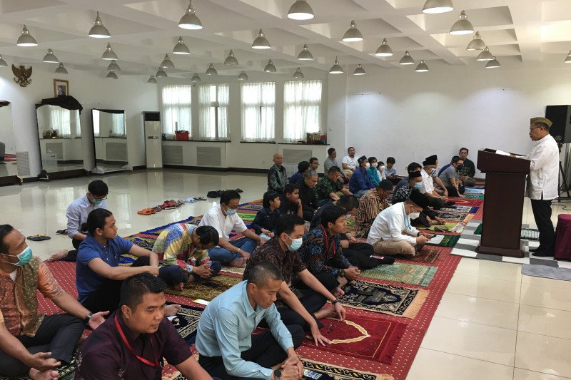 Masjid-masjid di China Ditutup, WNI Bisa Tarawih di Aula KBRI