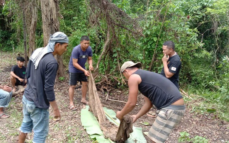 Misteri Rambut Terbungkus Kain Kafan Terkuak di Kebun, Bau Harum Menyengat, Ini yang Dilakukan Warga