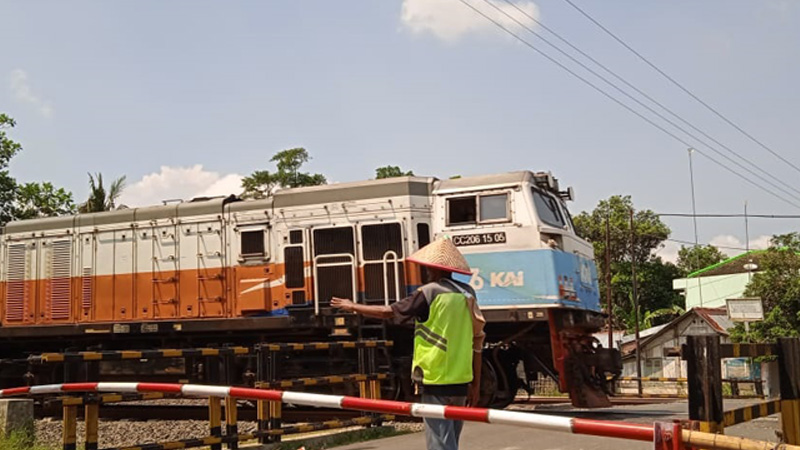 Antisipasi Kecelakaan di Jalur Padat Perlintasan Sebidang Dijaga 24 Jam