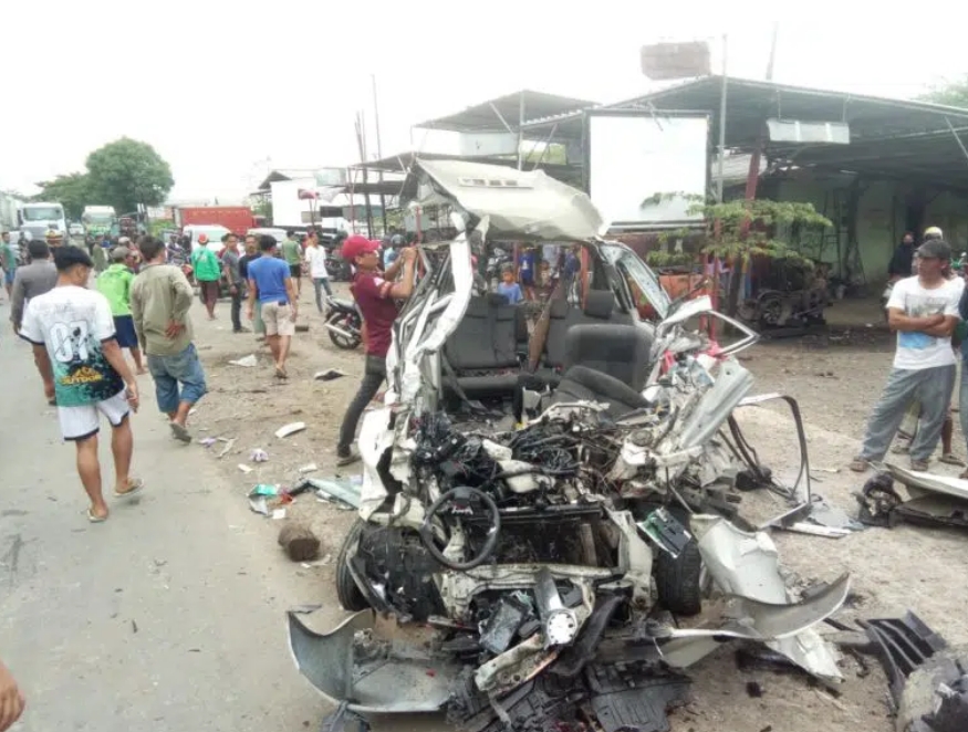 Tragis, Badan Kejepit, Kecelakaan Pantura Cirebon 6 Orang Tewas