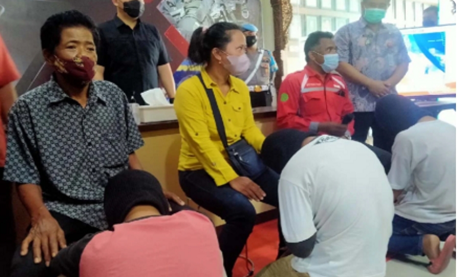 Viral Tawuran di Semarang, Tiga Remaja Menangis Sesenggukan di Pangkuan Orang Tuanya: Maafkan Aku Pak...