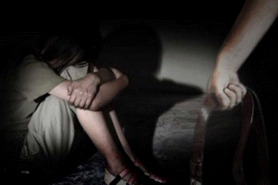 Astaga, Bocah Diikat Ayah Tiri, Disundut Rokok dan Disetrika di Depan Ibu Kandungnya