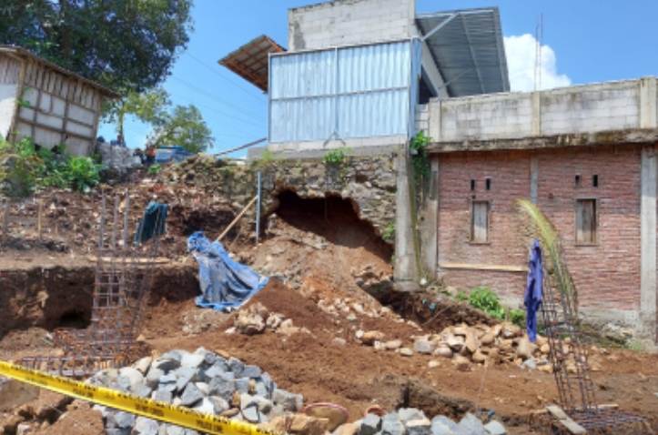 Pekerja Bangunan Tewas Tertimbun Longsoran Material di Desa Pandansari Ajibarang