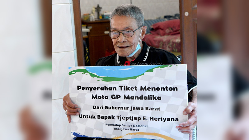 Kado Terindah Gubernur Ridwan Kamil Untuk Sang Legenda Tjetjep Heriyana