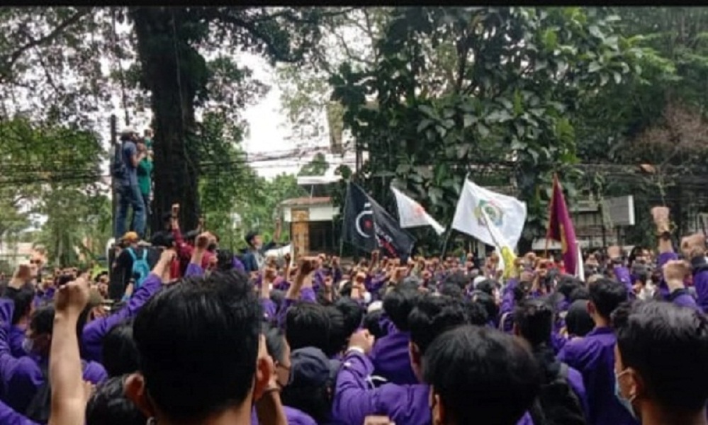 Ribuan Mahasiswa Beri Batas Waktu 3x24 Jam Agar Presiden Jokowi Beri Pernyataan