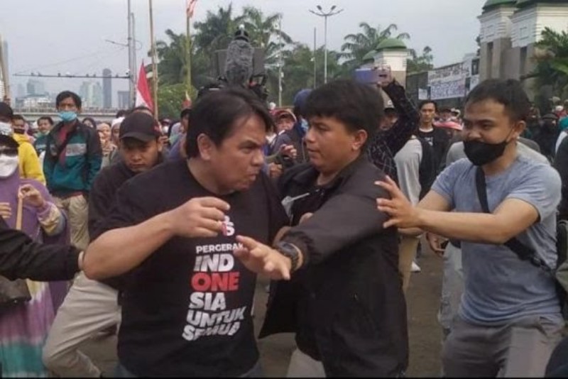 Demo Ricuh, Ade Armando Jadi Sasaran Amuk Massa