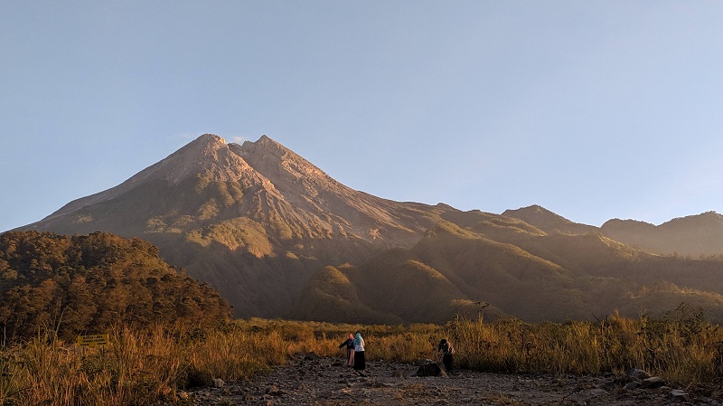 Merapi Terpantau 10 Kali Keluarkan Lava Pijar