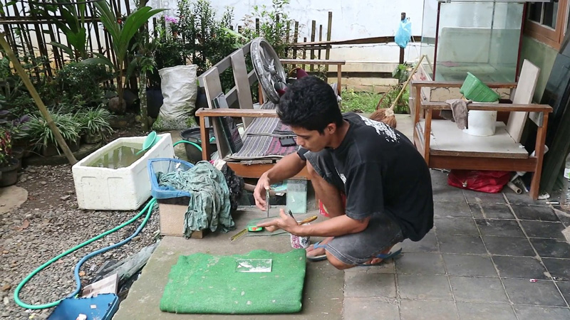 Kreativitas Pemuda Pancasan Sulap Limbah Kaca Jadi Akuarium