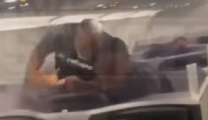 Mike Tyson Terlibat Baku Hantam di Pesawat