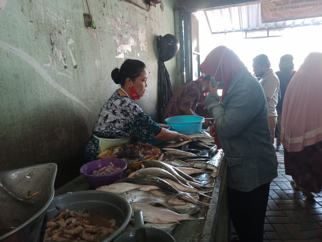 Ikan Laut di Pasar Cermai Laris Manis Jelang Ramadhan