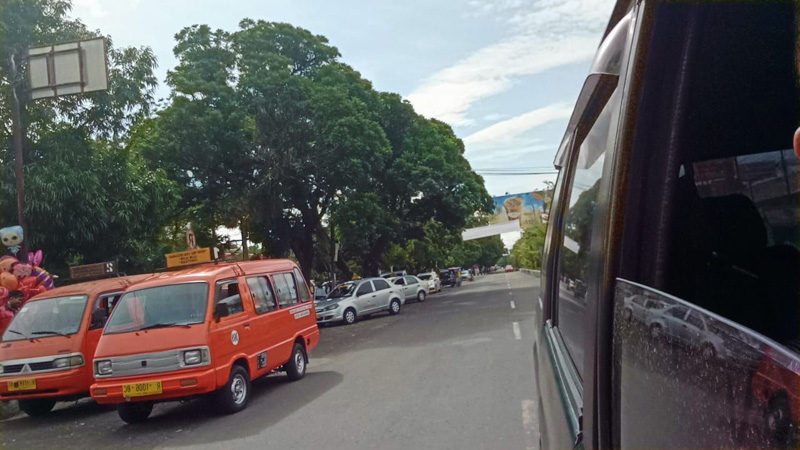 Orderan Bandara Sepi, Taksi Nyambi Online