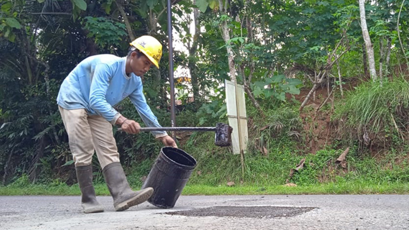 Penanganan Jalan Berlubang Kemranjen-Tanggeran Belum Maksimal