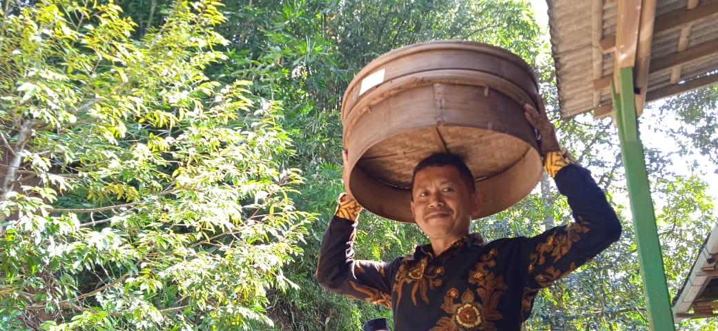 Cerita Perantau yang Rindu Tradisi Tenong Ambengan di Banjarpanepen, Sumpiuh
