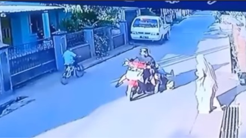 Waduh! Wanita Cantik Terekam Kamera Hendak Curi Gas 3 Kg di Ciputat, Gagal Karena Terjatuh dari Motor