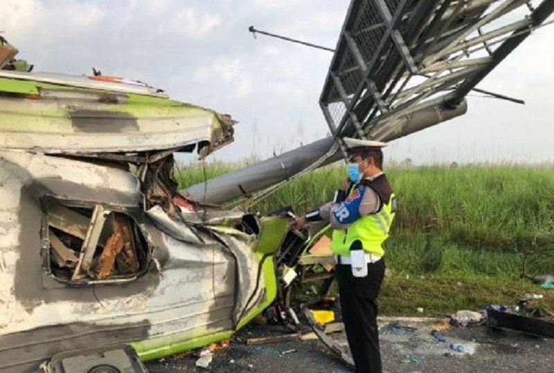 Sopir Bus Pariwisata yang Sebabkan Kecelakaan di Tol Sumo Bakal Jadi Tersangka