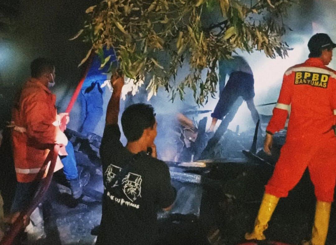 Ditinggal Saat Memasak, Rumah Produksi Gula Merah Ludes Terbakar di Pageraji Cilongok