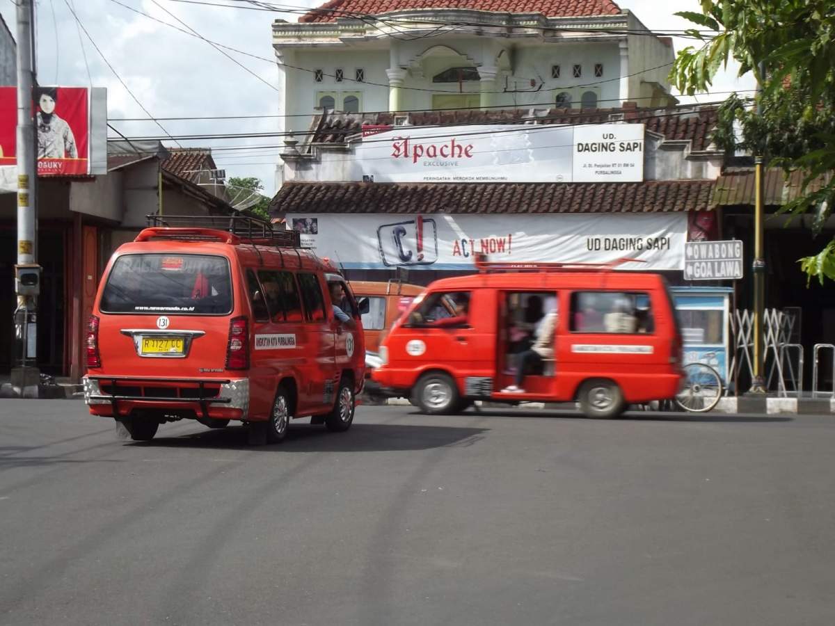 Angkutan Penumpang Plat Hitam Rawan Gesekan