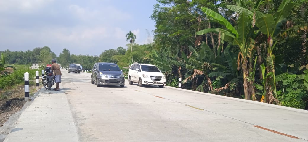 Beton Baru Bikin Silau, Kurang Lampu Penerang, Jalur Lingkar Utara Sumpiuh - Tambak