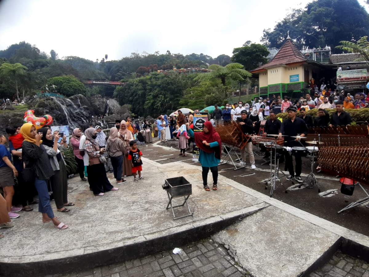 Membludak, Lokawisata Baturraden Ramai Pengunjung, Omset Pedagang Naik 80 Persen