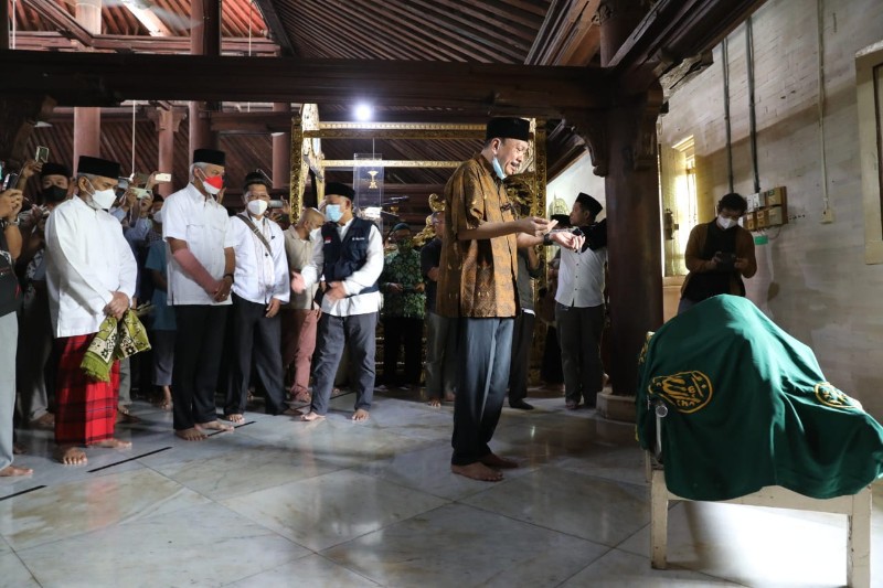 Ganjar Ikut Salati Jenazah Buya Syafii Maarif di Masjid Gedhe Kauman
