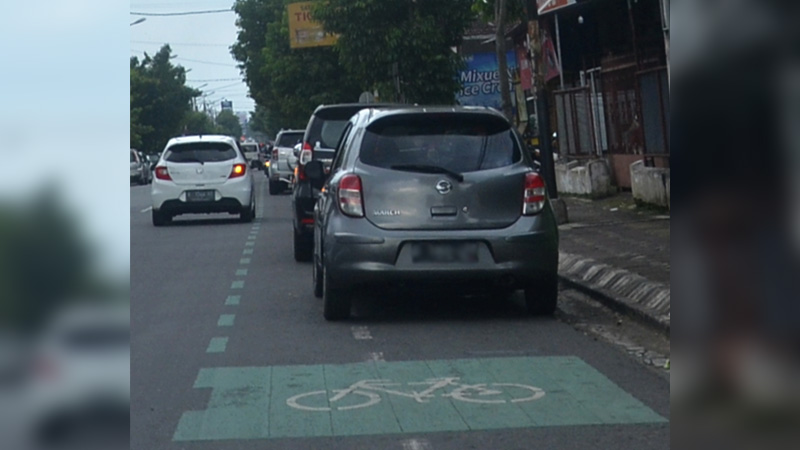 Nekat Melanggar Parkir, Kendaraan Akan Dipasang Stiker