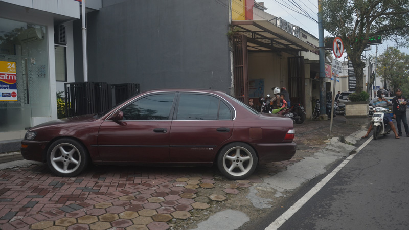 Kendaraan Nekad Parkir di Trotoar, Kepala Dishub Banyumas: Pada Semaunya Sendiri