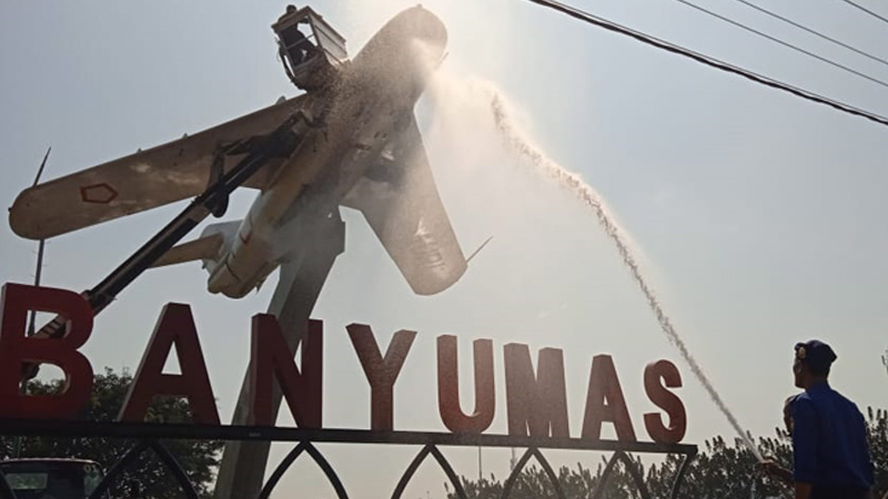 Ikon Alun-alun Banyumas, Pesawat Mig 17 Disemprot Biar Glowing