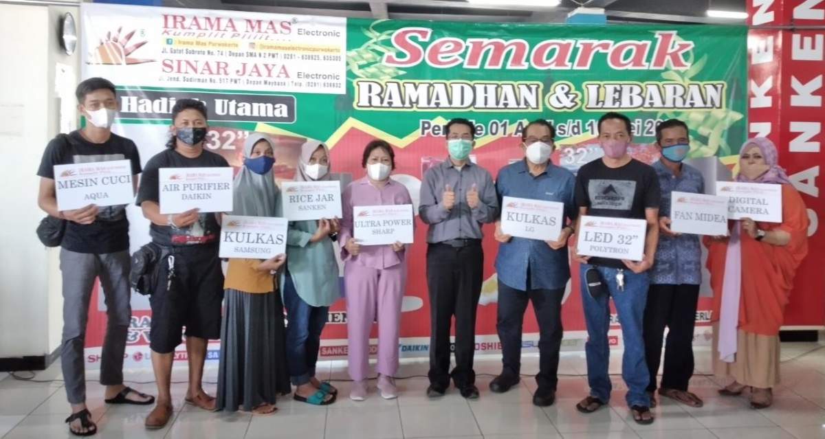 Irama Mas Serahkan Hadiah pada Konsumen Beruntung, Promo Ramadhan dan Lebaran Sale 2022