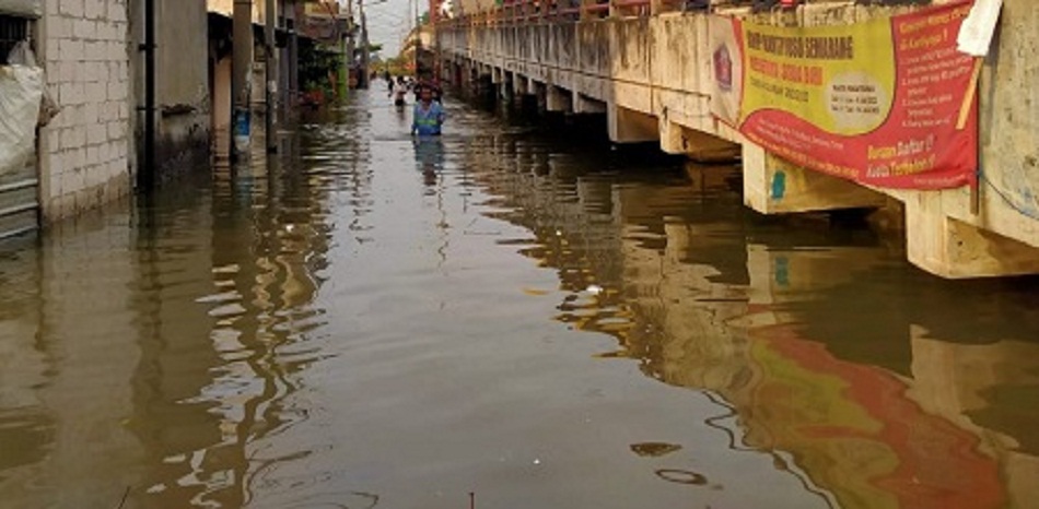 #Semarang Trending Topic di Twitter, Diterjang Banjir Rob Akibat Jebolnya Sungai Tambakmulyo