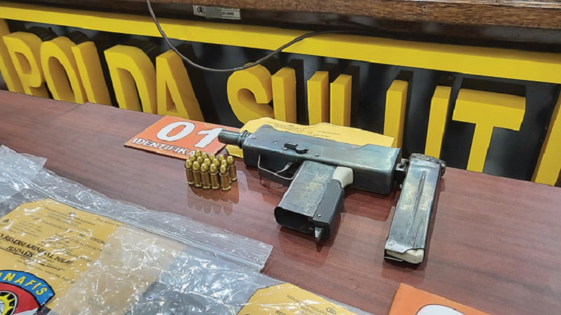 Senpi Jenis Uzi Dipendam di Kebun Warga, Diduga Akan Dikirim ke Papua