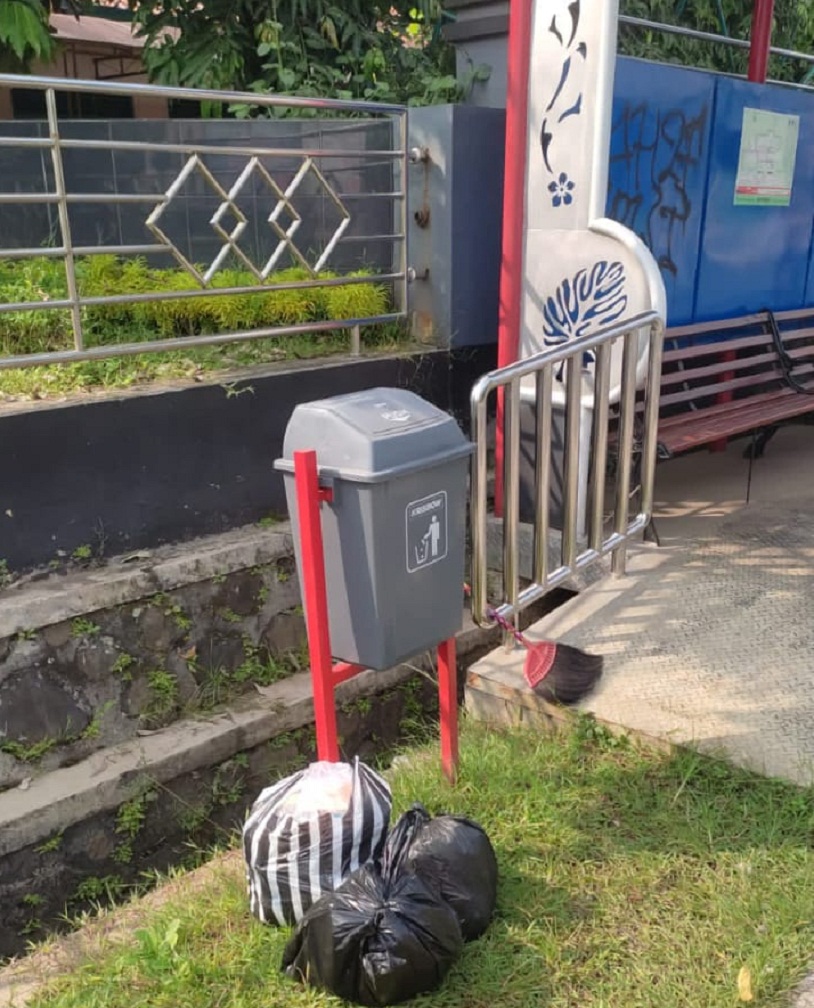 Pengelola Trans Banyumas Sesalkan Perilaku Warga Buang Sampah Sembarangan di Dekat Halte