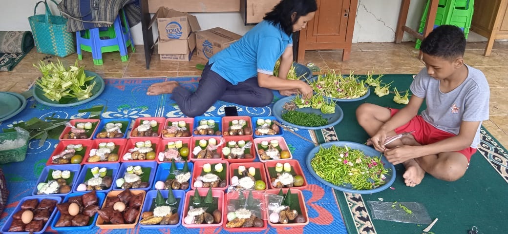 Perayaan Kuningan Dirayakan Secara Sederhana di Pura Pedaleman Giri Kendeng, Klinting, Kecamatan Somagede