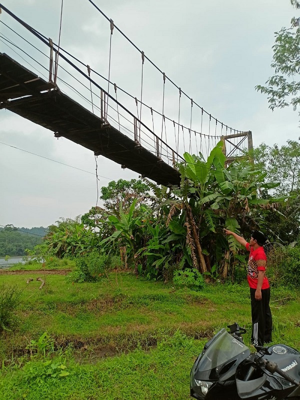 Kawat Putus dan Bantalan Kayu Rapuh, Jembatan Gantung Penghubung Sindang-Banjaran