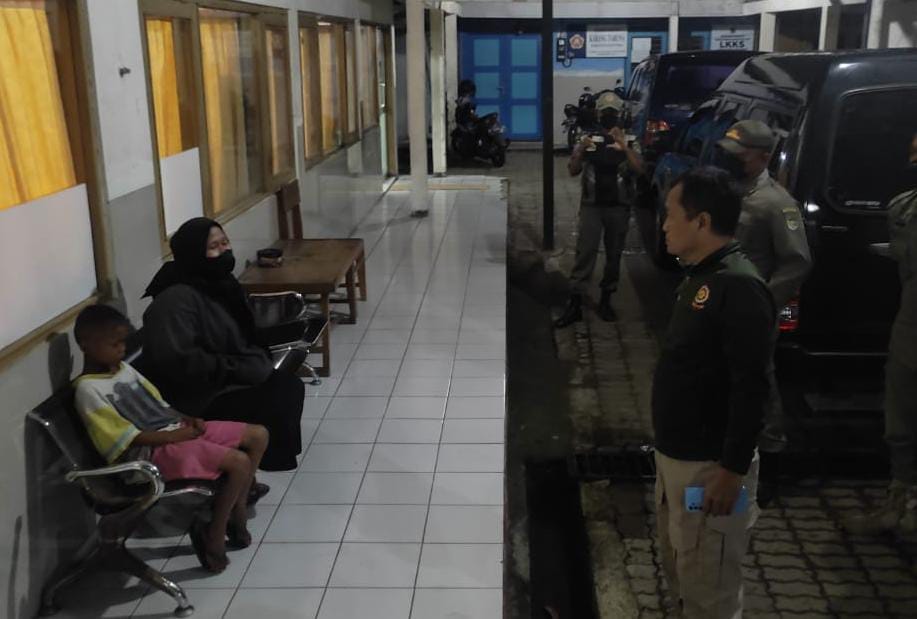 Astaga, Orang Tua Tega Suruh Anaknya jadi Pengemis, Satpol PP Banyumas: Ibunya Duduk Manis di Perempatan Karan