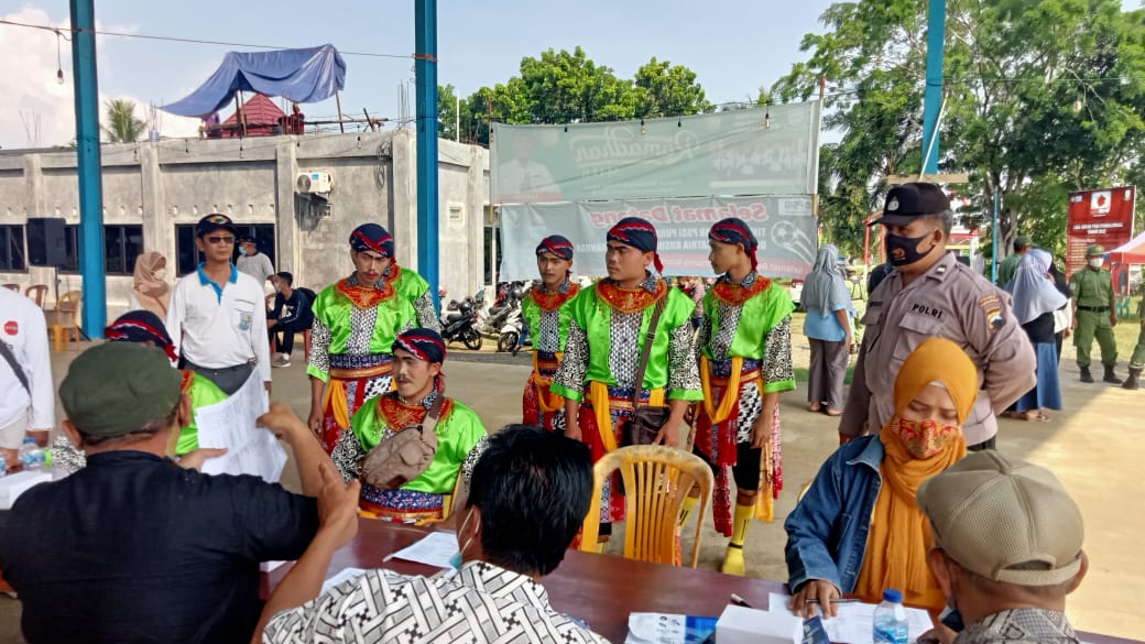 Baru Terjadi, Vaksinasi Covid-19 di Pentas Ebeg Desa Kembangan Bukateja