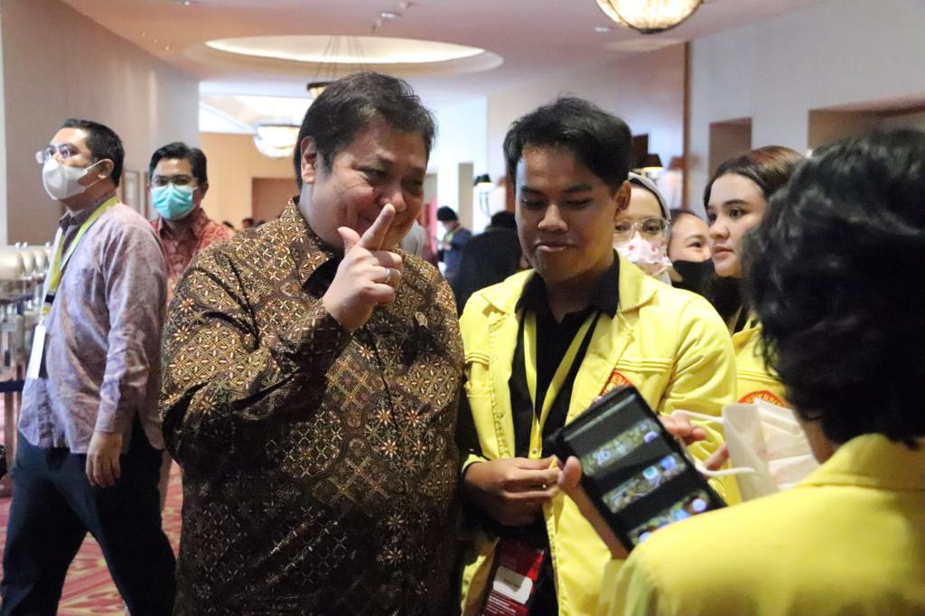 Sejak 2019, Menko Airlangga Paparkan Capaian Keberhasilan Program Kartu Prakerja dalam Plenary Session CONFINT